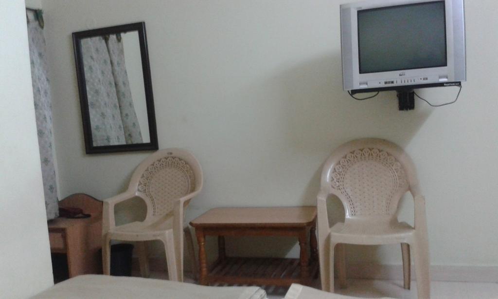 Hotel Agarala Residency تيروباتي الغرفة الصورة